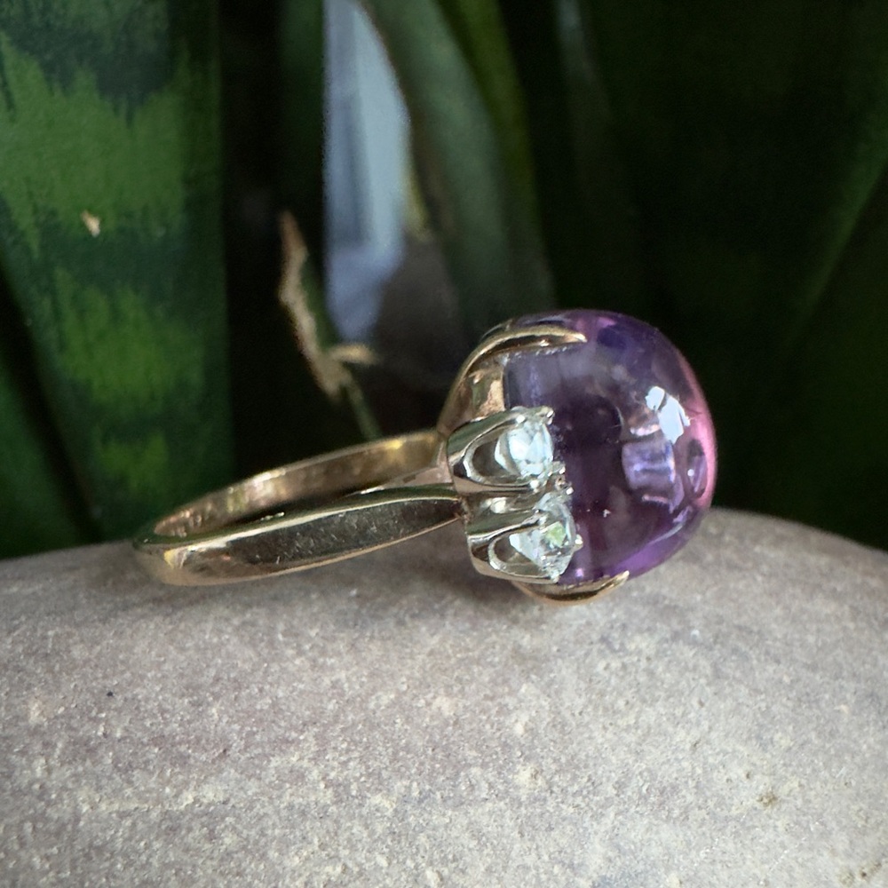 14k Sugarloaf Amethyst & Diamonds Ring - Picture 3 of 7